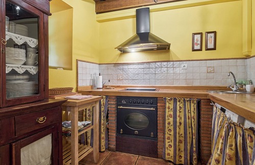 Robledo de la Guzpena House | Holiday Home 'La Venta Del Alma' with Mountain View, Private Terrace and Wi-Fi
