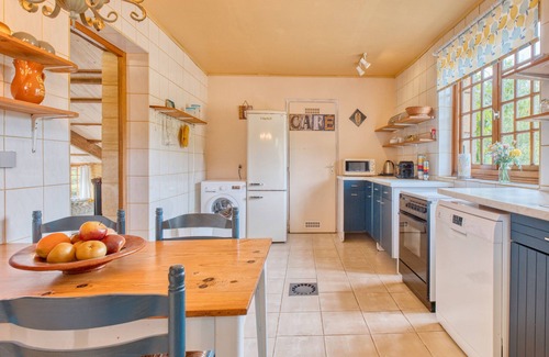 Le Buisson-de-Cadouin House | Holiday Home 'La Bergerie' with Shared Pool, Private Terrace and Wi-Fi