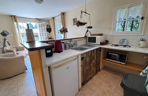 Le Buisson-de-Cadouin House | Holiday Home 'La Forge' with Shared Pool, Private Terrace and Wi-Fi