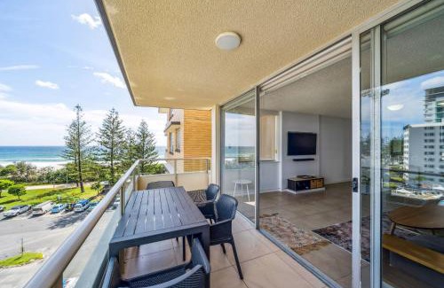 Burleigh Heads Apartment | Holiday Haven on Burleigh Beach