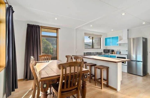 Lowburn House | Holiday Heaven - Cromwell