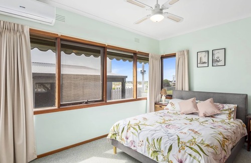Portarlington House | Holiday Heaven - Located beautifully on an elevated road with lovely views