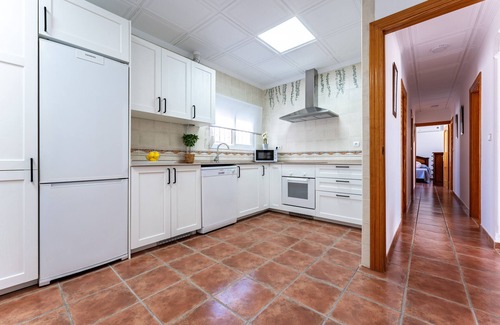 Alhaurin de la Torre House | Holiday Home 'Villa Paula Los Manantiales' with Mountain View, Wi-Fi and Air Conditioning