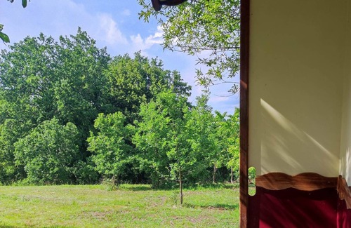 Couze-et-Saint-Front House | Holiday Home 'La Roulotte Couzote' with Private Terrace and Private Garden