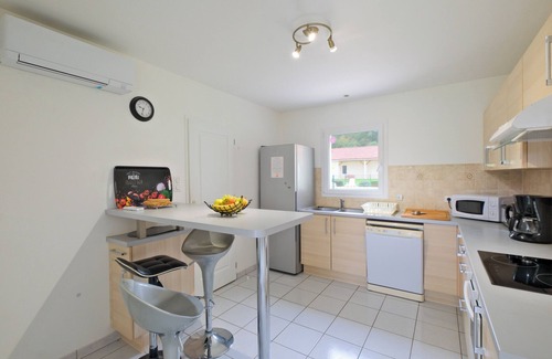 Savignac-les-Eglises House | Holiday Home 'Le Perchoir Avec Piscine Et Clim' with Shared Pool, Wi-Fi and Air Conditioning