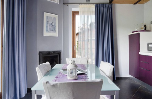 Cerretto Langhe Apartment | Holiday Home 'La Corte di Langa Casa Ametista' with Shared Pool & Wi-Fi