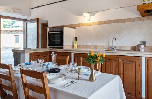 Argigliano Apartment | Holiday Home in Casola with Pool and Terrace