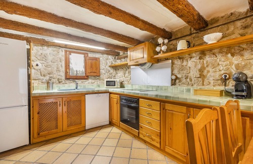 La Baronia de Rialb House | Holiday Home 'Mas Vilardaga' with Mountain View, Wi-Fi and Air Conditioning