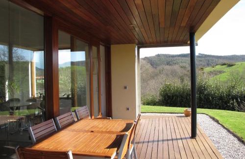Villaverde de Pontones House | Holiday Home near Santander Beach