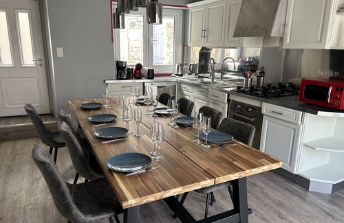 Chatillon-sur-Marne House | Holiday Home 'Chez Brigitte' with Private Terrace, Wi-Fi and Air Conditioning