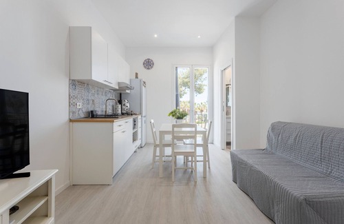 Isola delle Femmine House | Holiday Home 'Ludovica' with Sea View, Wi-Fi and Air Conditioning
