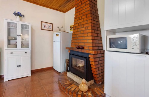 Paredes de Coura House | Holiday Home '1' with Mountain View, Shared Garden and Wi-Fi