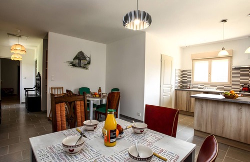 Sainte-Nathalene House | Holiday Home 'Au Petit Touron Ste Nathalène' with Private Terrace, Private Garden and Wi-Fi