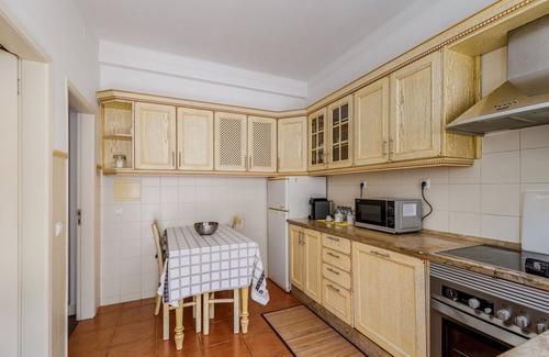 Coruche House | Holiday Home 'Alojamento Local Coruche Erra' with Lake View, Wi-Fi and Air Conditioning