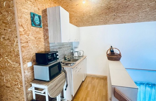 Warnitz House | Holiday Home 'Alter Stall' with Private Terrace, Private Garden and Wi-Fi
