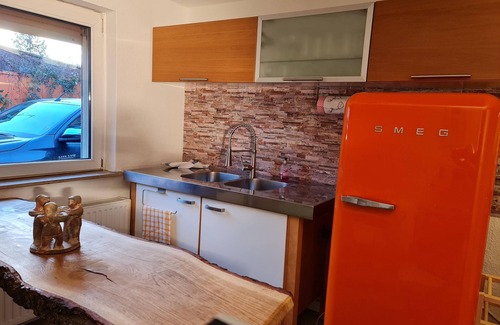 Langel House | Holiday Home 'Amazing location on the Rhine River' with Garden, Terrace & Wi-Fi