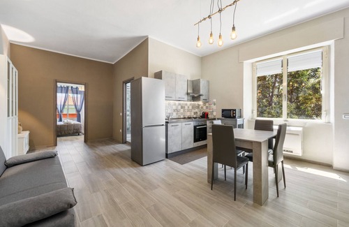 Carbonia House | Holiday Home 'Appartamento Elegante Carbonia' with Balcony, Wi-Fi and Air Conditioning