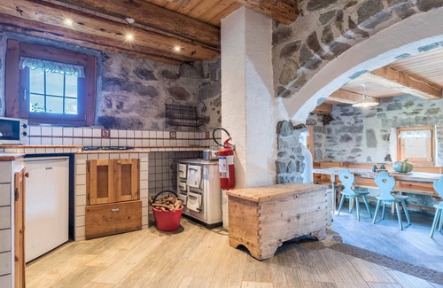 Porte di Rendena House | Holiday Home “Baita dai Cotai” in Fantastic Scenery with Mountain View