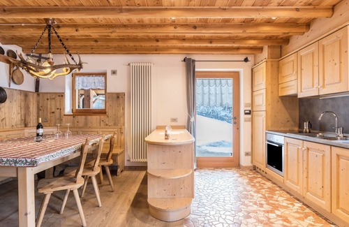 Bedollo House | Holiday Home "Baita Nonno Ghino" with Mountain View, Garden & Wi-Fi