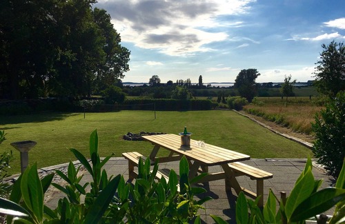 Glowe Apartment | Holiday home Boddenhus - WLAN, 2 bedr., Garden - by the water - holiday house