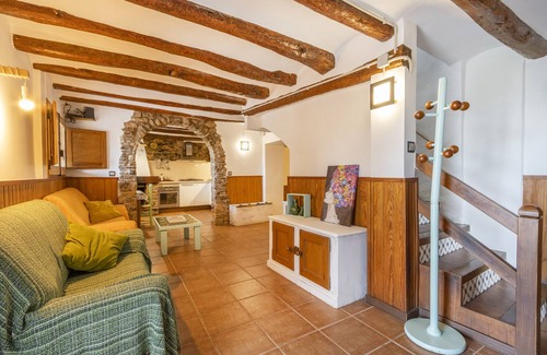 Copons House | Holiday Home 'Can Favo' with Mountain View, Private Pool and Air Conditioning