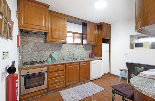 Rates House | Holiday Home 'Casa De Barqueiros' with Private Pool, Private Terrace and Wi-Fi