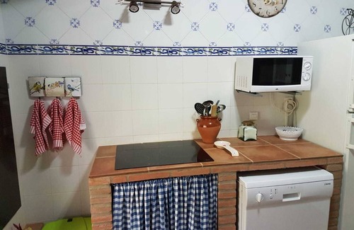 Canaleja House | Holiday Home 'Casa Del Escultor' with Mountain View, Wi-Fi and Air Conditioning