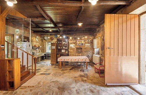 Armamar House | Holiday Home 'Casa Do Riacho - Douro' with Mountain View, Private Terrace and Wi-Fi