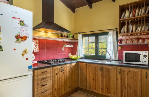 Teror House | Holiday Home “Casa Irene” with Mountain View, Jacuzzi, Garden & Wi-Fi