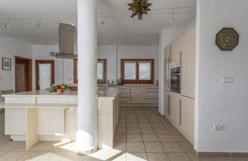Almunecar House | Holiday Home "Casa Laura" with Mountain Views, Pool, Garden, Air Conditioning and Wi-Fi