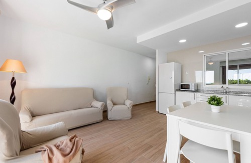 Playas del Palo House | Holiday Home "Casa Mar de Frente" with Sea View, Private Terrace & Wi-Fi