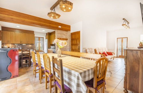Solsona House | Holiday Home 'Casa Ponet' with Mountain View, Private Pool and Wi-Fi
