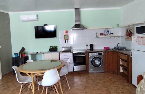 Cartaxo House | Holiday Home 'Casa 2' with Shared Pool, Wi-Fi and Air Conditioning