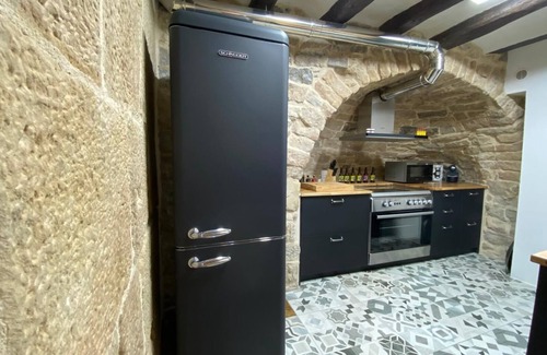 Nalec House | Holiday Home 'Casa Rural Con Spa En La Bodega' with Mountain View and Wi-Fi