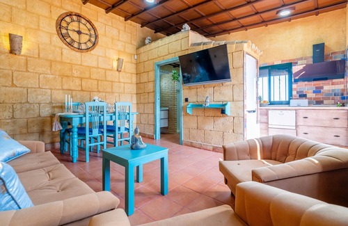 Carmona House | Holiday Home 'Casa Rural Carmo' with Private Pool, Wi-Fi and Air Conditioning