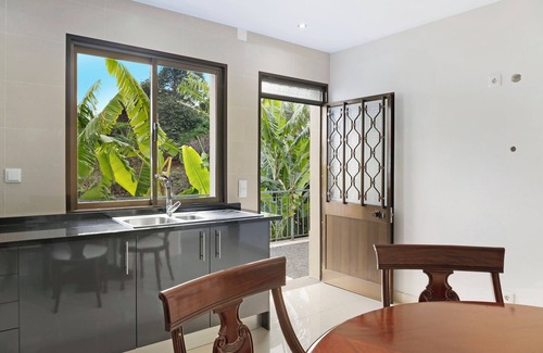 Gaula House | Holiday Home "Casa T2" with Sea View, Private Terrace & Wi-Fi