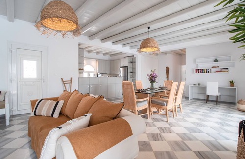 Aliki House | Holiday Home 'Cavos Paros Oasis' with Private Pool, Wi-Fi and Air Conditioning