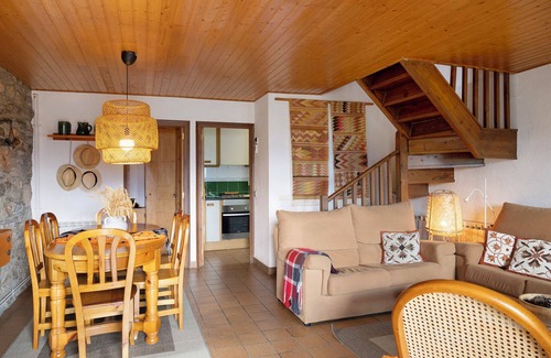 Prullans House | Holiday Home 'Chalet De Montaña Con Vistas' with Mountain View, Private Terrace and Wi-Fi