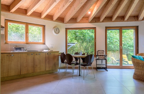 Dietwiller House | Holiday Home 'Charmante Maison En Bois' with Private Terrace, Private Garden and Wi-Fi