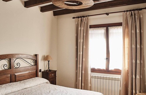 Hontanar House | Holiday Home 'Complejo El Cantueso' with Mountain View, Wi-Fi and Air Conditioning