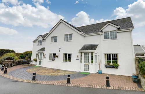 Dulas House | Holiday Home Conty