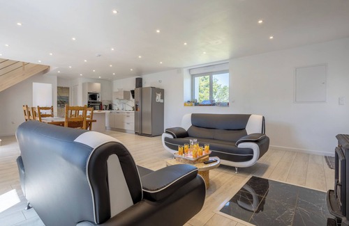 Meslan House | Holiday Home 'Corps de Ferme au Calme' with Garden