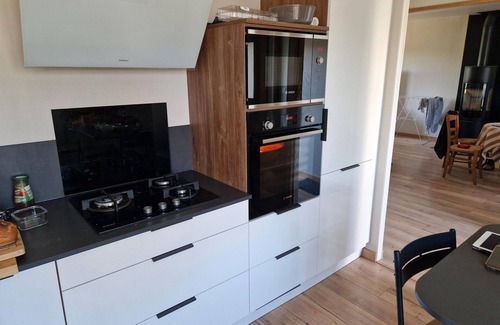 Sevignac House | Holiday Home 'De L'enclume' with Private Garden, Balcony and Wi-Fi
