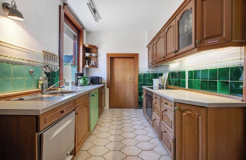 Wesselburen House | Holiday Home 'Die Kleine' with Private Terrace, Private Garden and Wi-Fi
