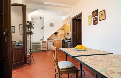 Piedimonte Etneo House | Holiday Home 'Etnalodge' with Sea View, Private Terrace and Wi-Fi