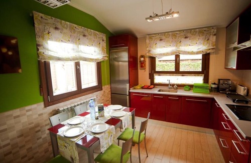 Ocenilla House | Holiday Home 'El Mirador De La Toba' with Private Terrace, Private Garden and Wi-Fi