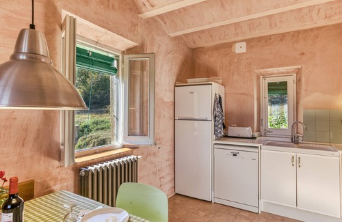 Beguda House | Holiday Home 'La Rectoría De Castellar' with Mountain View, Pool, Garden & Wi-Fi
