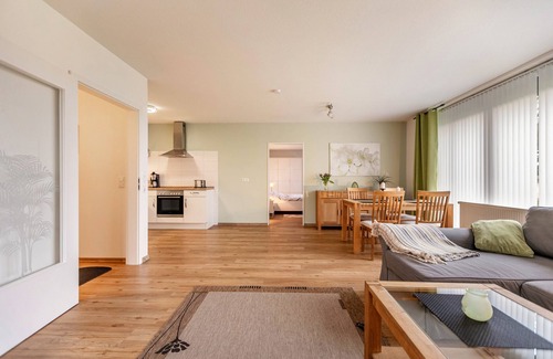 Wesselburen House | Holiday Home 'Ferienhaus Dunklau' with Shared Garden and Wi-Fi