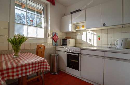Berumbur House | Holiday Home 'Ferienhaus Vogelnest' with Private Terrace, Private Garden and Wi-Fi