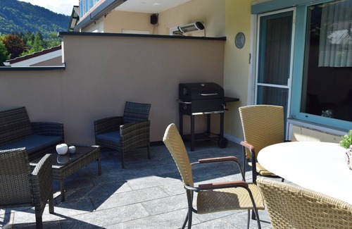 Abtenau House | Holiday Home 'Ferienhaus Bergblick' with Mountain View, Private Terrace and Wi-Fi